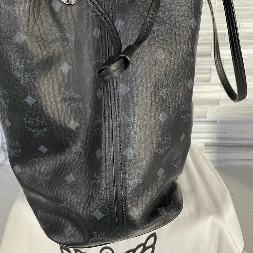 Black Designer Tote, Clutch, and Sandals Set - Picture 6 of 7